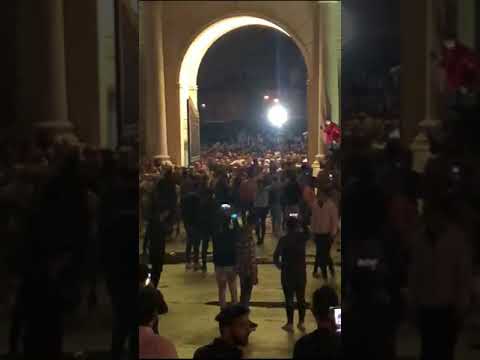 لحظه فتح البوابه في حفل تامر حسني الاخير في جامعه حورس