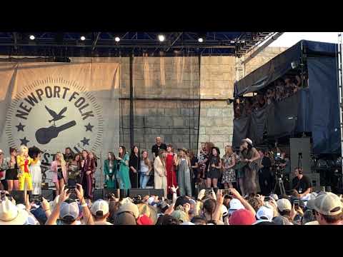 Dolly Parton - 9 to 5 - Newport Folk Festival 2019