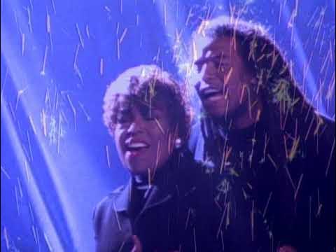 Roberta Flack & Maxi Priest - Set The Night To Music (Official Music Video)