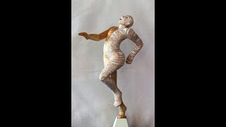Tälja och skära träfigurer.