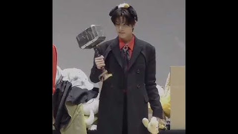 what behavior is this jake?😂😭 poor hoon #sunghoon #jake #jakehoon #enhypen #fypシ