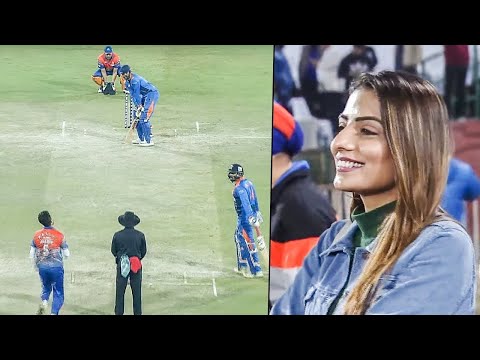 Beautiful Actress Excited After Seeing Super Fours From Karnataka Bulldozers