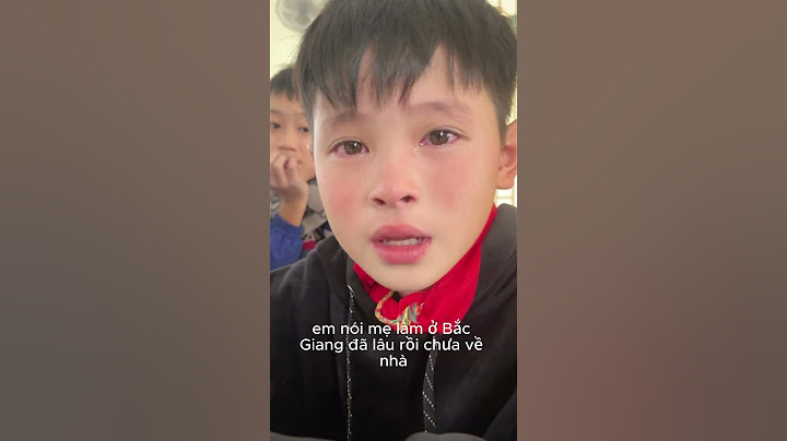 Nghe bài hát về mẹ, cậu bé nhớ mẹ quá gục mặt xuống bàn khóc 😭😭#shorts