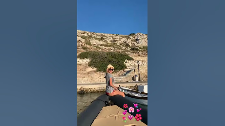 Ελένη Μενεγάκη: Με «καυτό» αποκαλυπτικό κατακόκκινο μαγιό πάνω σε σκάφος!