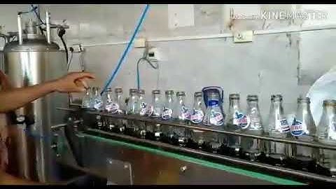 FULLY AUTOMATIC GLASS BOTTLE CARBONATED SOFT DRINK FILLING MACHINE.