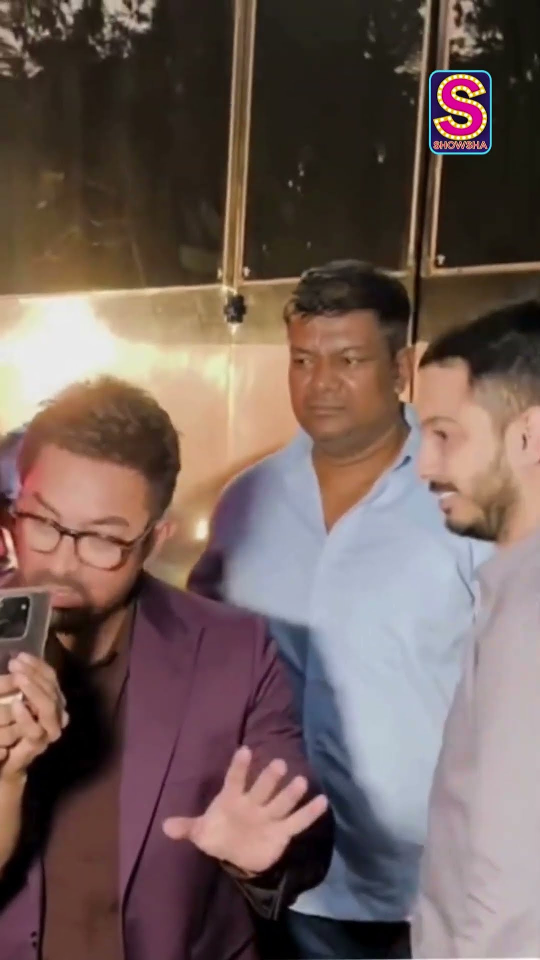 Proud Papa Moment For Amir Khan? Actor Looked Emotional As He Let  Junaid Takeover The Lime Light