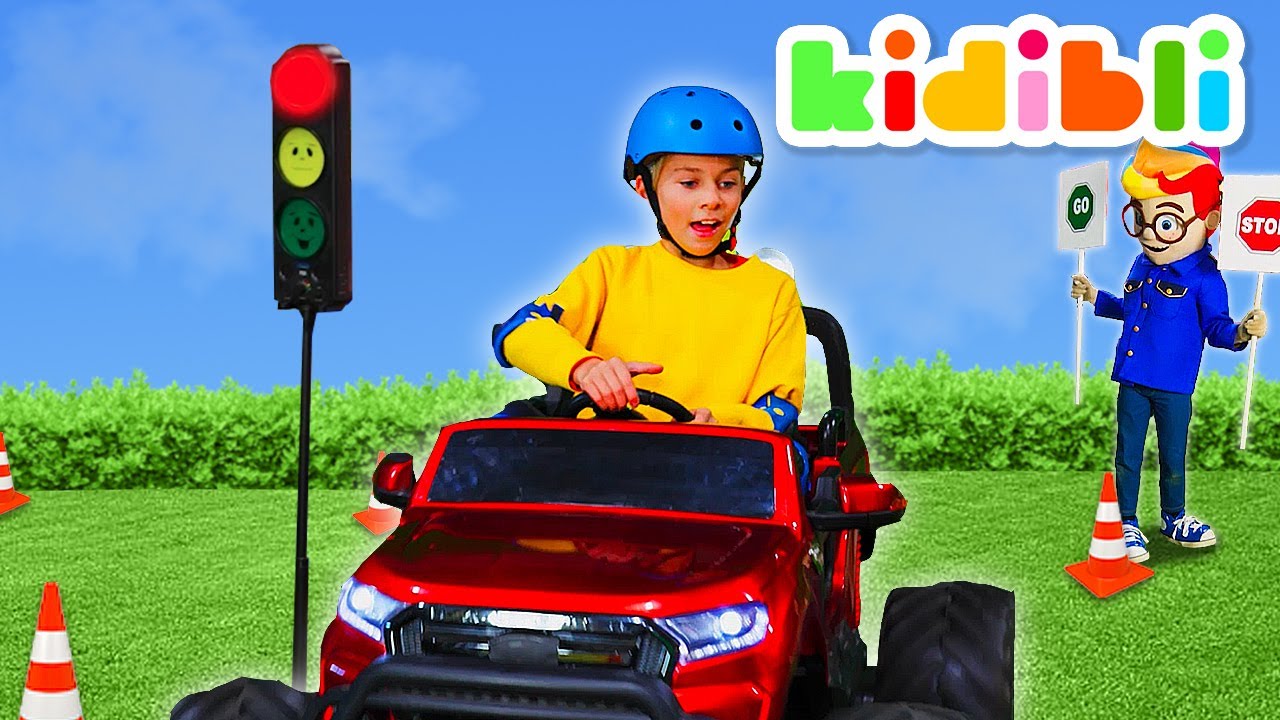 Play with cars on a road safety parkour ! Kids Pretend to Play