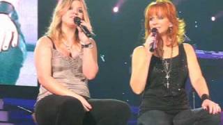 Kelly Clarkson &amp; Reba McEntire - Be Still (Live), Baltimore, MD