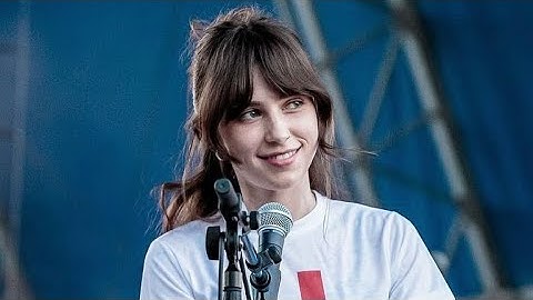 Clairo - Softly (Live Milan 2022)