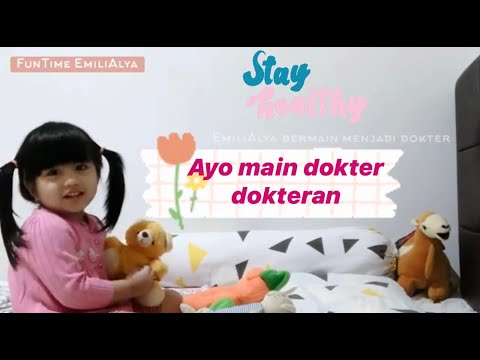 Main dokter dokteran dengan boneka binatang | Anak umur 3 tahun main