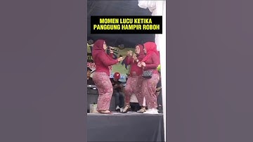 Momen lucu Ketika Emak² Cantik ini Joget di atas panggung