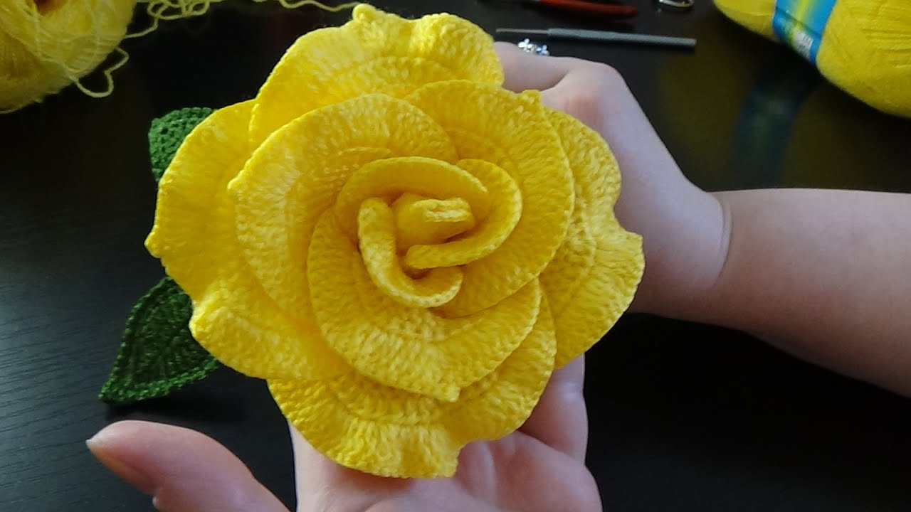 Trandafir parfumat crosetat-petala mica-parteaI