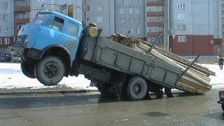Водитель фуры удачно сходил налево Водитель фуры удачно сходил налево