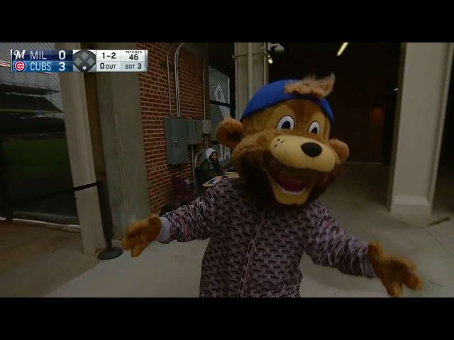 Cubs mascot Clark becomes 'Bearrieta' 