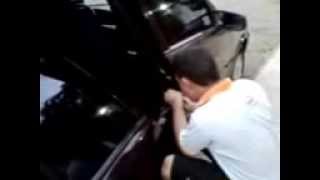 Abrindo a porta do tempra com a fechadura  estragada