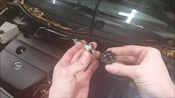 Changer l'ampoule des veilleuses sur Mazda 5 ?