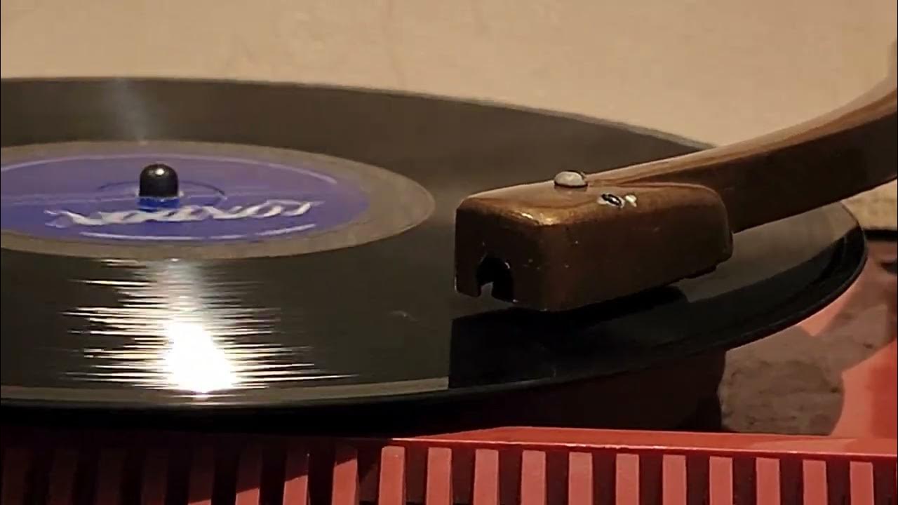 Electrohome Steelman Series 4D17 Portable Record Player. Playing with