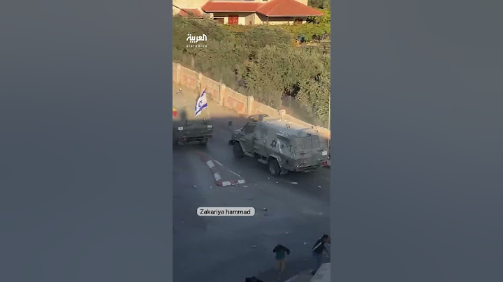 عشرات الشبان يرشقون القوات الإسرائيلية بالحجارة في رام الله