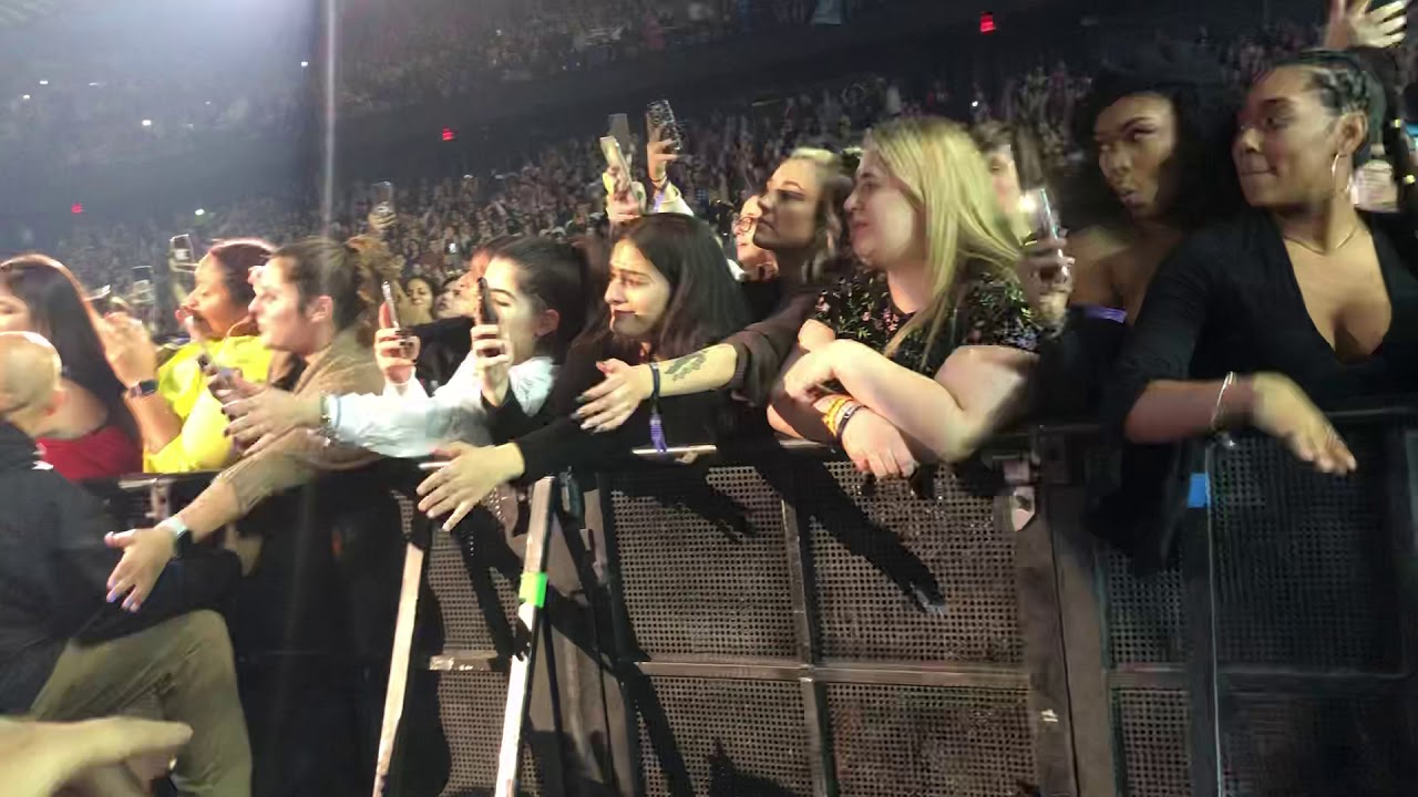 Jonas Brothers Jealous (Live in Rosemont) YouTube