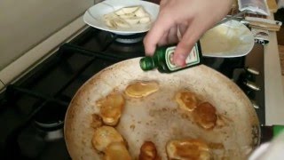 Фламбированные бананы в кляре, с карамельным соусом Фламбированные бананы в кляре, с карамельным соусом