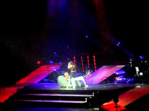 Usher performing Trading Places at the OMG Concert 12/31/10