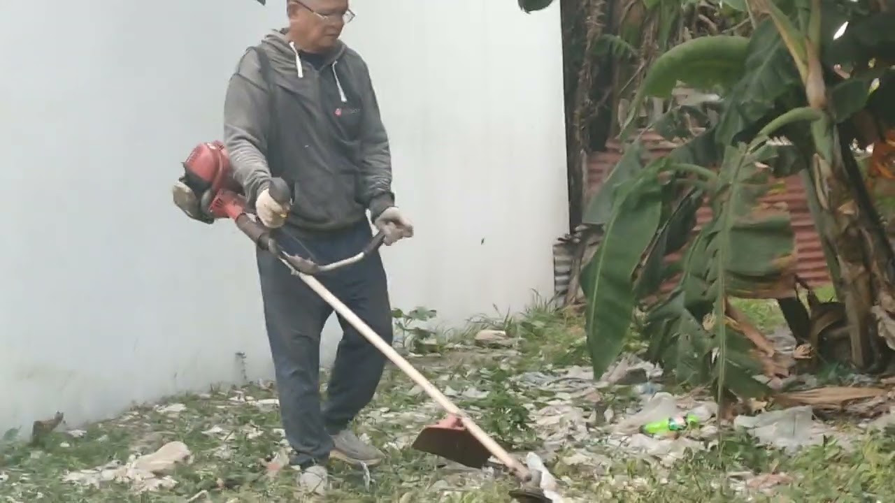 Mag Grass cutter po muna tayo dito sa Gentri Homes 👍✅💯