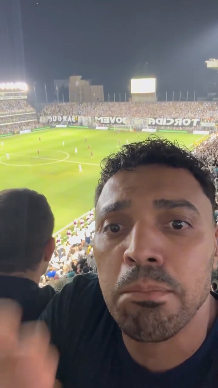 Neymar vem pro Brasil p pegar a bola de ouro.  Primeiro jogo e já leva a bola nos coro kkkk #neymar