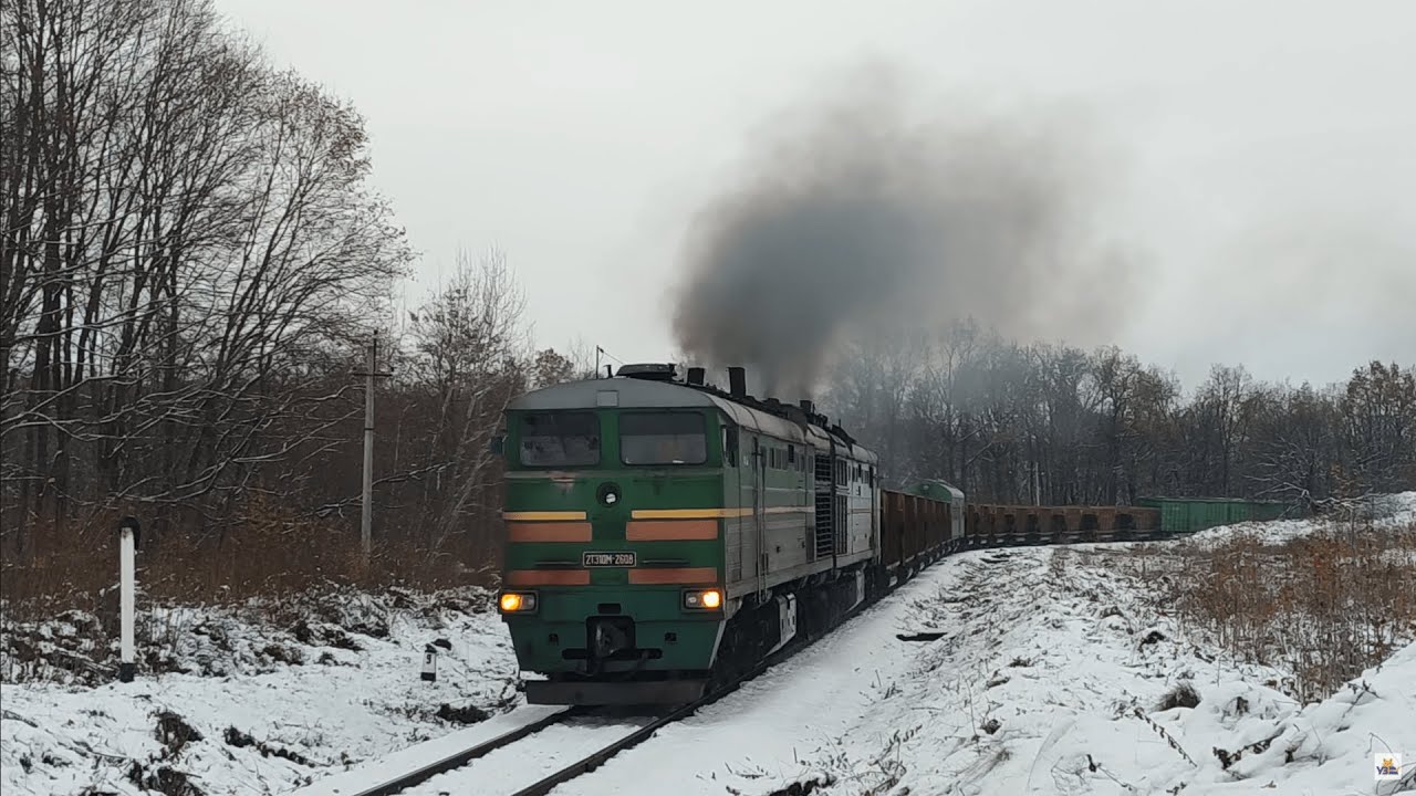 Тепловоз 2ТЕ10М-2608/2650 з дуже привітною бригадою і вантажним поїздом