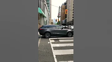 Beautiful Range Rover Velar Shorts 