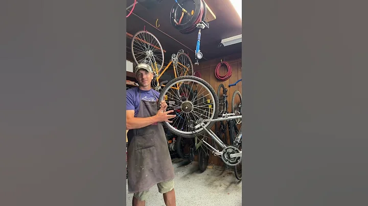 How to change a bike tire in 60 seconds #bike #cycling #repair #tirechange