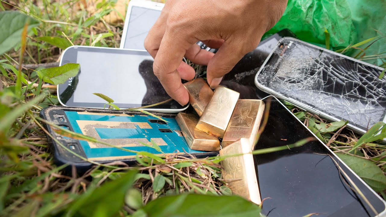 Охота за старыми телефонами на помойке || Восстановление старого сенсорного телефона