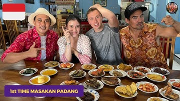 🇮🇩 FIRST Time TRYING MASAKAN PADANG [ in INDONESIA] #makan  @LaurenceBenson @DavidAllenTVchannel