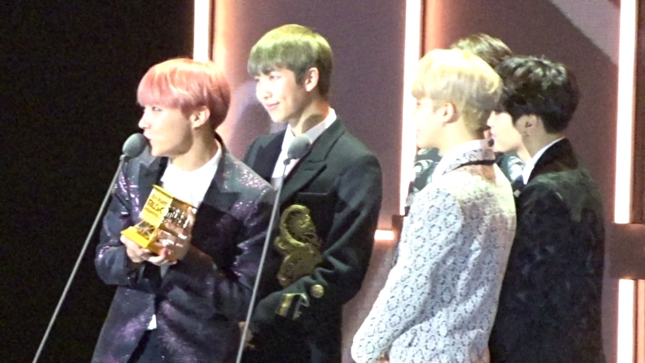 161202 - 2016 MAMA MNET Asia Music Awards - BTS winning Best Dance Performance Male Group (Fancam)