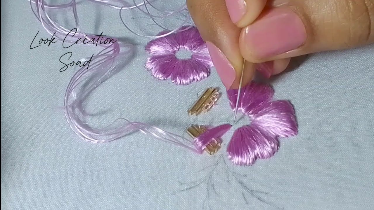 #طريقة _سھلة وجميلة لورود بالتطريز المنفوخ بخيط الحرير  #How To Embroider beautiful Flower
