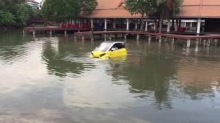 EV FOMM drive on the water