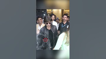 Shah Rukh Khan Accidently Flicks Fan