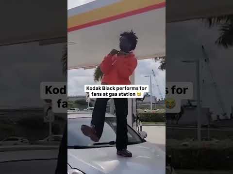 Kodak Black performs at gas station 🤣