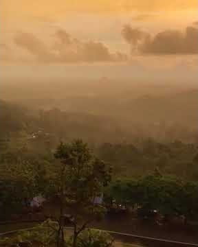 Mentahan video senja dan hujan