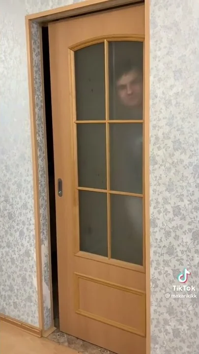 Когда девушка переодевается