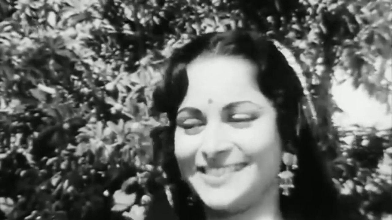 Zara nazron se kehdo  Biswajeet and Waheeda Rehman  Bees Saal Baad 1962
