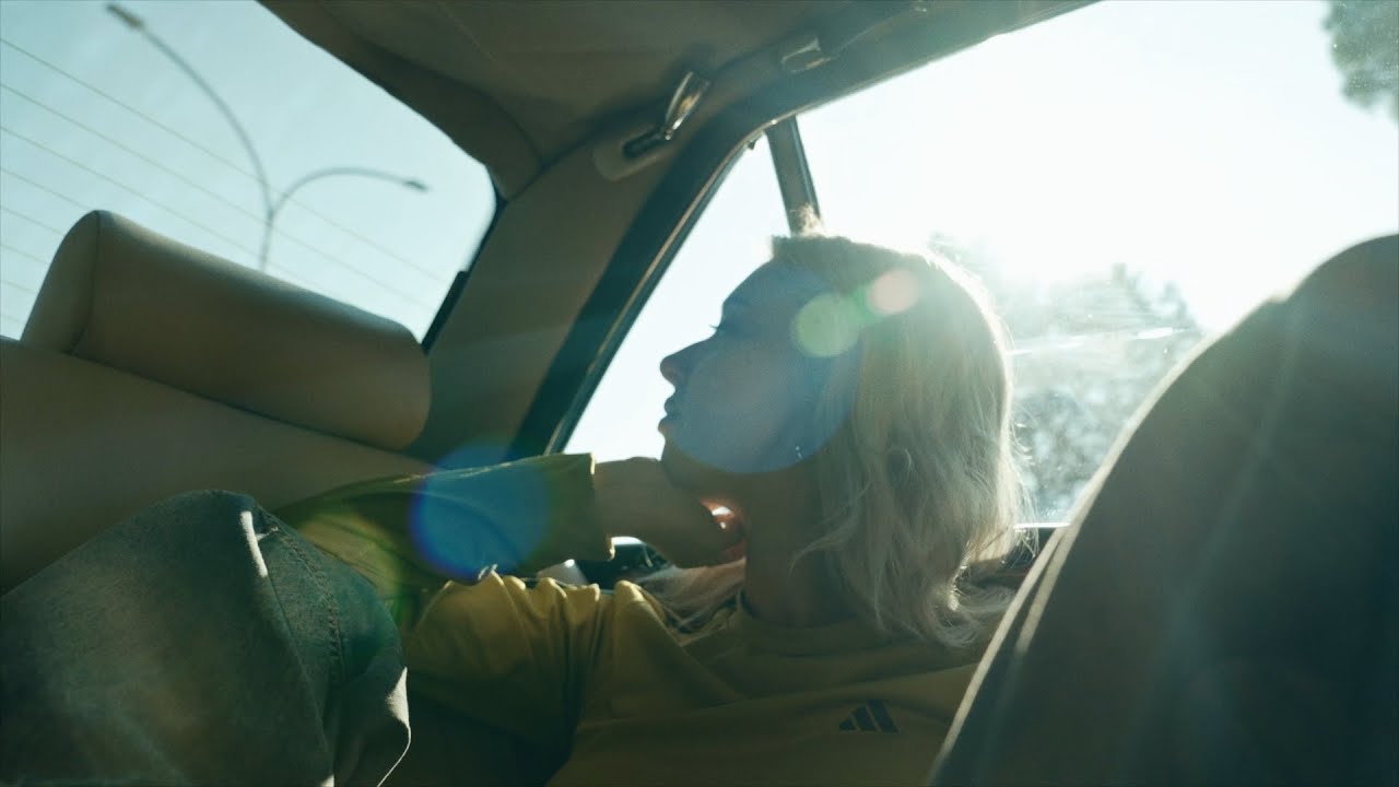 Alice Robber - Rumore (Official Music Video) auf YouTube ansehen Alice Robber - Rumore (Official Music Video) auf YouTube ansehen