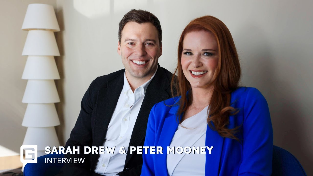 Сара Дрю и Питер Муни обсуждают второй сезон сериала «Убийства под омелой» | Интервью