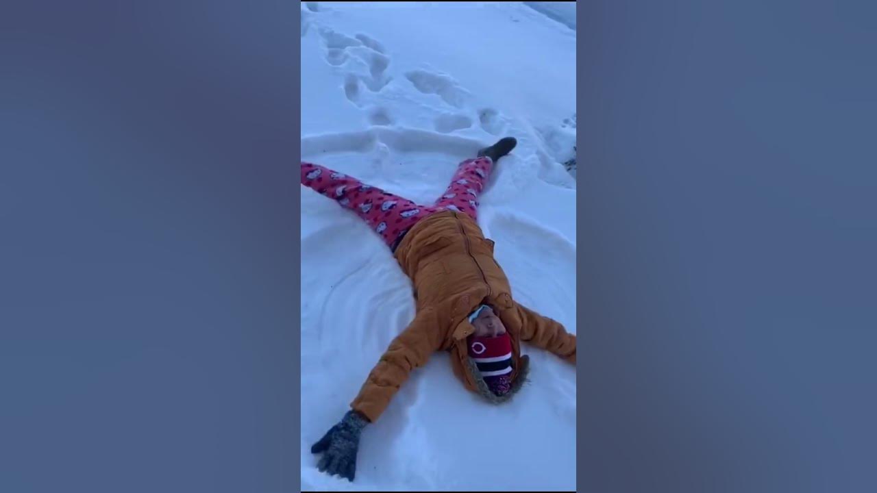 Making snow angel | bored? Run outside and make a snow angle | #snowangle #snowydays