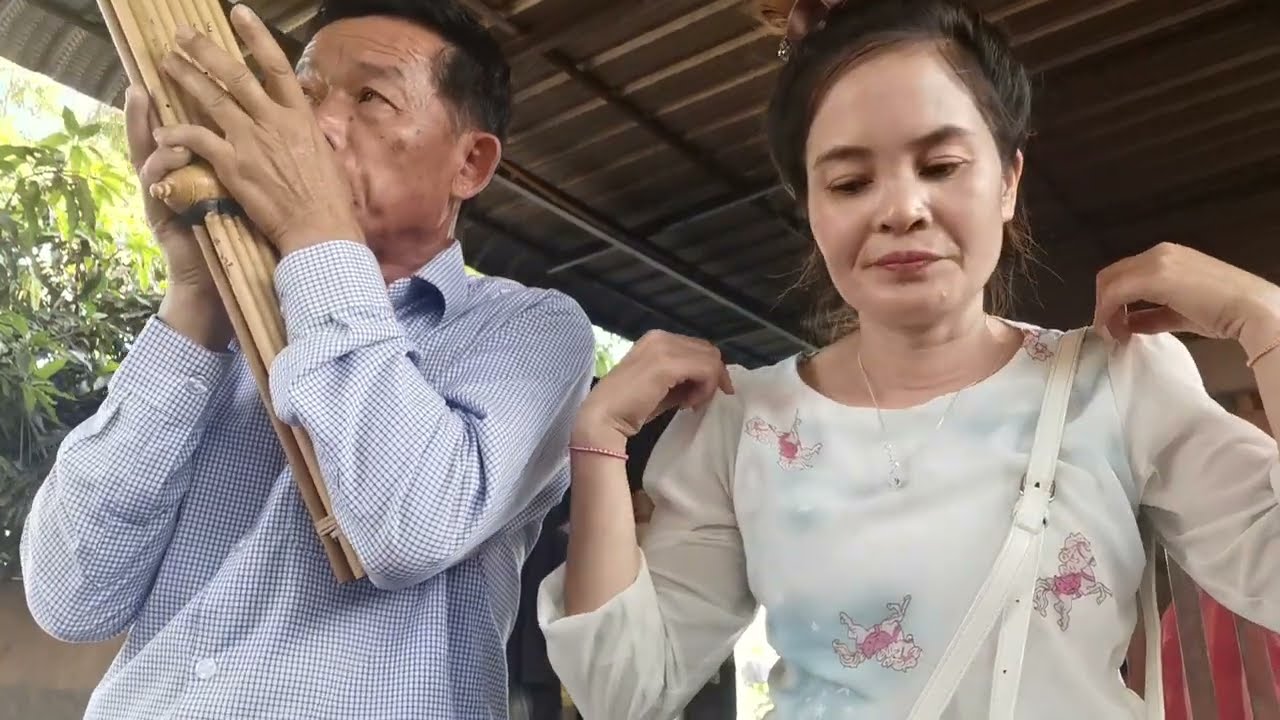 ຂັບໄຕແດງ ອວຍພອນປີໃໝ່ພີ່ນ້ອງບ້ານໂນນແຕ້ ເມືອງໄຊທານີ,​ຂັບໂດຍ: ໄອ່ອີ່ນແດນຊຳ