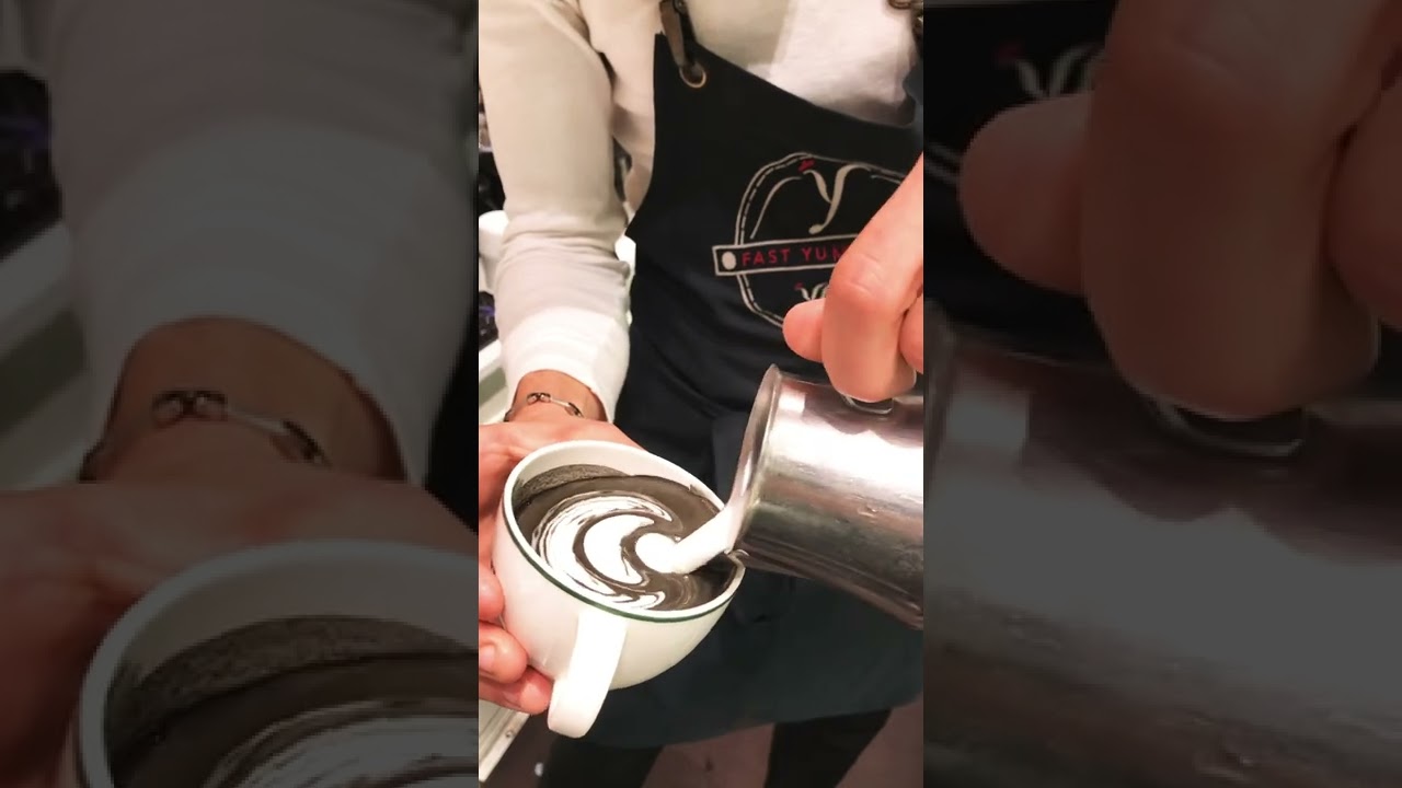 Scream goth latte art !!! #scream #barista #followme #lamarzocco #goth #tulip #shorts