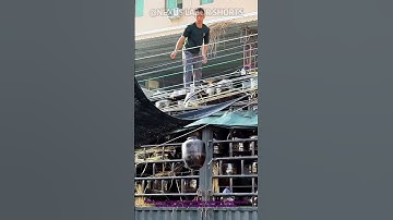Unloading Clay Jars: Careful Handling of Traditional Earthenware Containers #Shorts英文版说明