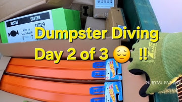 Dumpster diving Day 2 of 3 😁 Employees tossed out the whole store !!