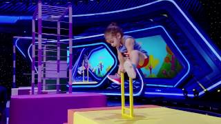 Niño de dos años realiza cinco trucos peligrosos de gimnasia con tanta facilidad, ¡increíble!