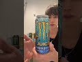 海外のモンスターエナジー24種類全部混ぜたら〇〇味になったwwwww