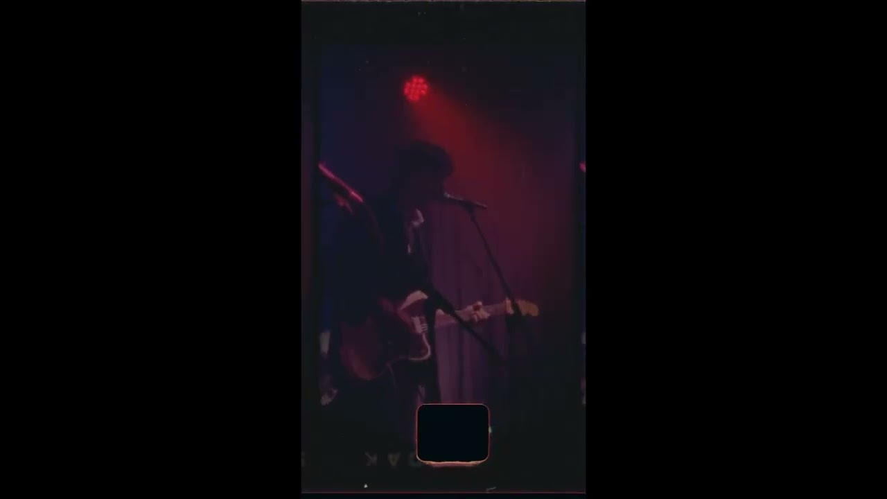 Guarda Kitschen Boy - Skyline (Official Visualiser) su YouTube Guarda Kitschen Boy - Skyline (Official Visualiser) su YouTube
